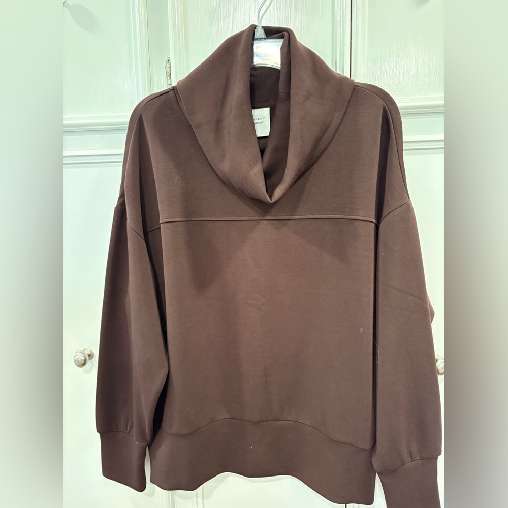 Varley Sz M Cozy Cowl Neck Women's pullover 
With side zipper detail